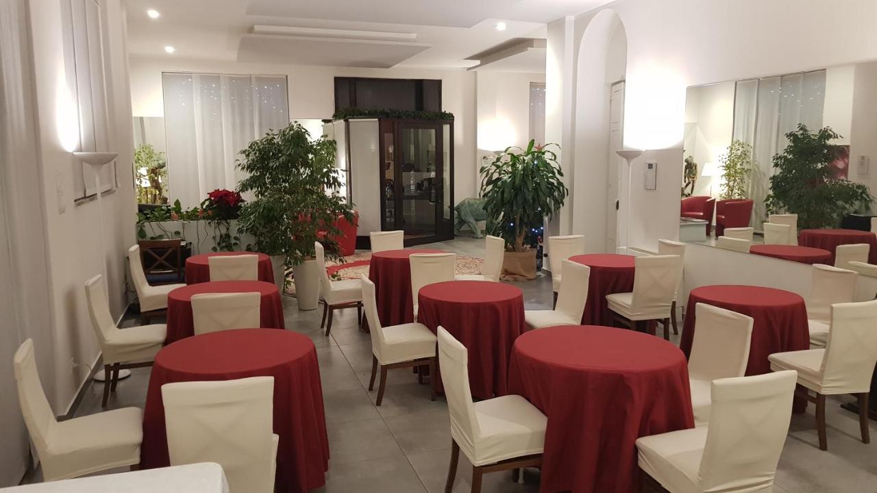 Hotel La Nuova Rotaia Gallarate Exterior photo