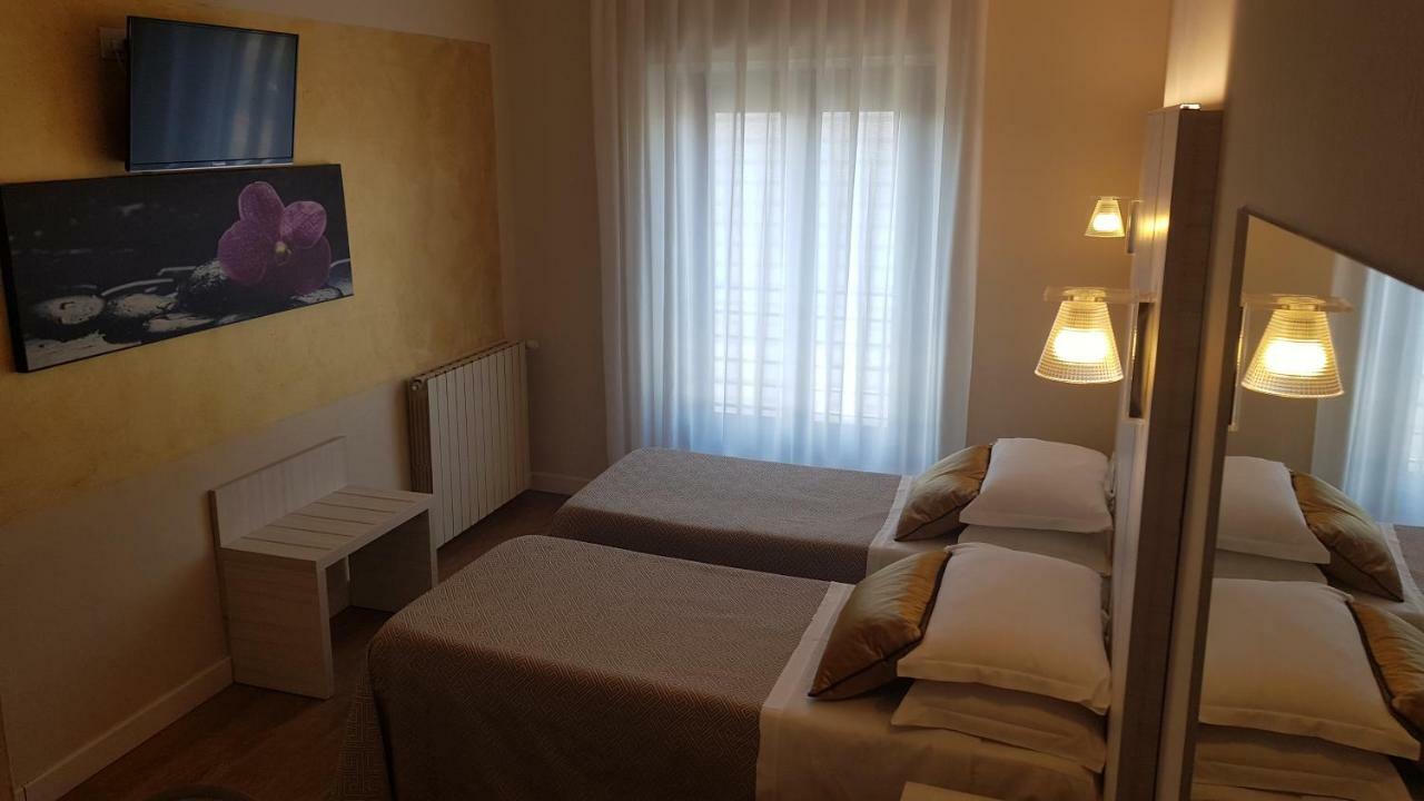 Hotel La Nuova Rotaia Gallarate Exterior photo